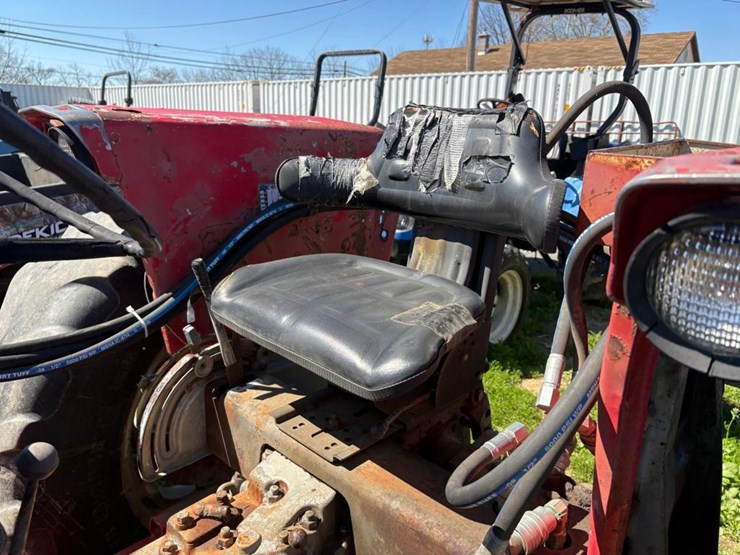 massey-ferguson-165-image-12