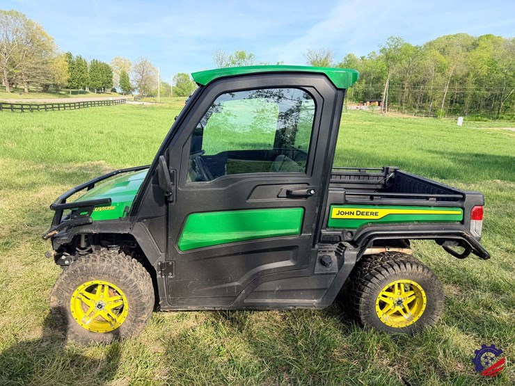 2024-john-deere-gator-xuv-835r-image-2