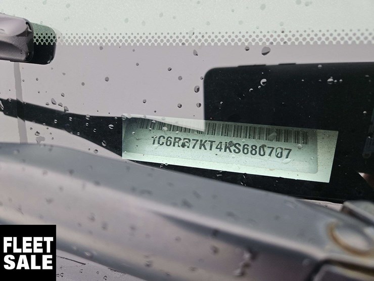 2019-ram-1500-classic-image-33