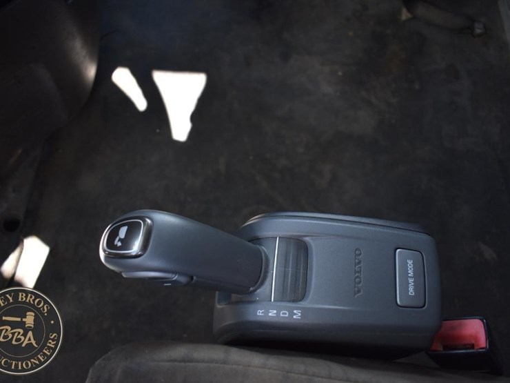 2015-volvo-vnl64t670-image-40