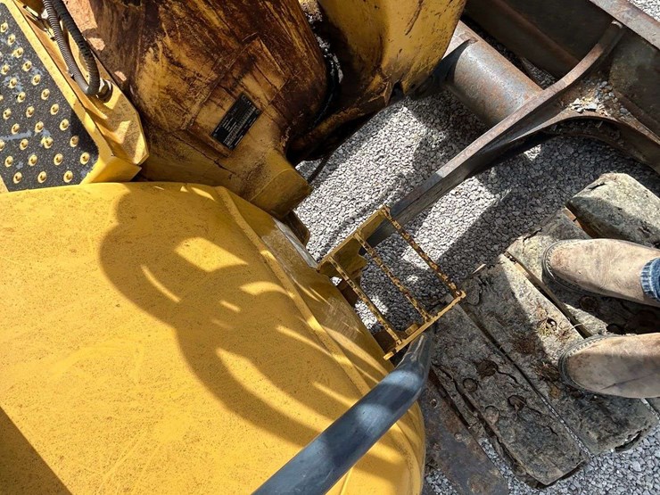 2009-komatsu-pc88mr-8-image-74