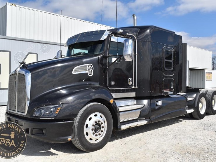 2013-kenworth-t660-image-1