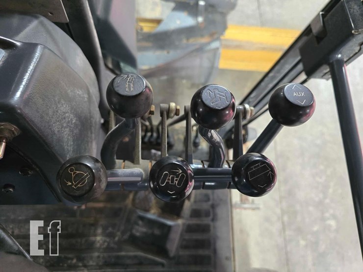 2009-deere-770g-image-17