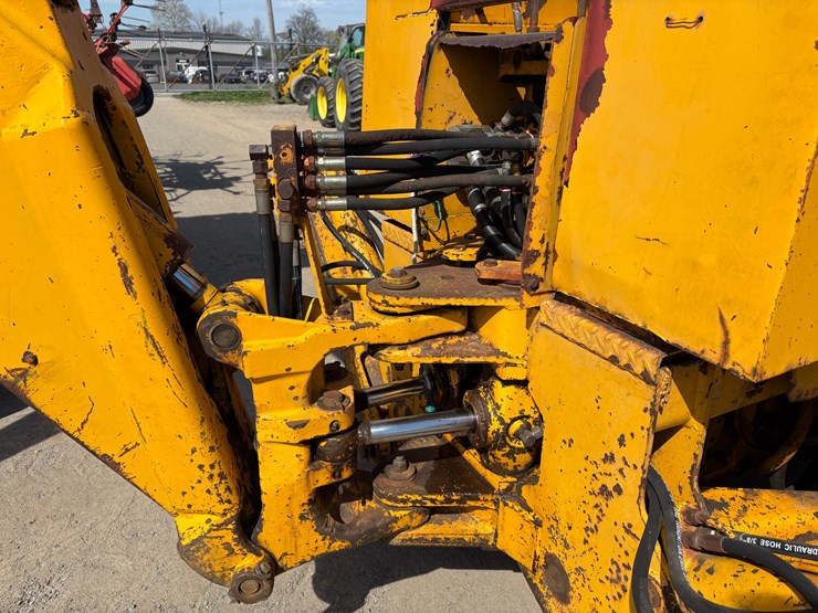 john-deere-310-image-12