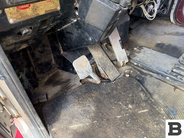 1995-peterbilt-378-image-42