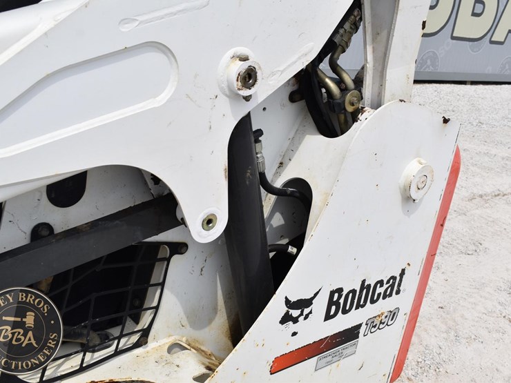 2016-bobcat-t590-image-21