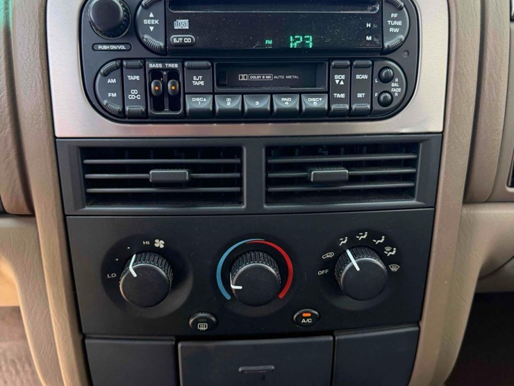 2001-jeep-grand-cherokee-laredo-image-18