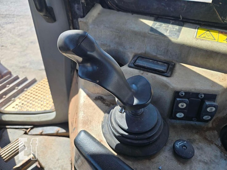 2006-caterpillar-d6r-iii-image-18