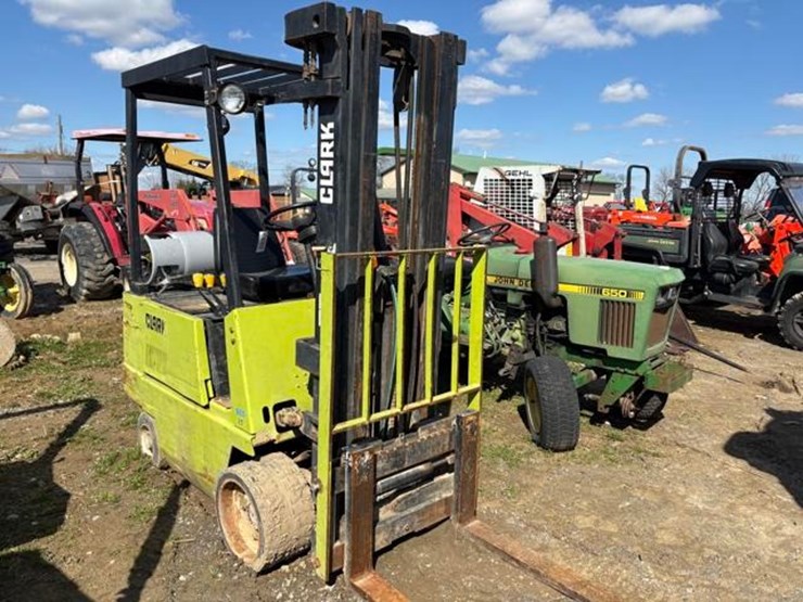 clark-gcs17-forklift-image-4