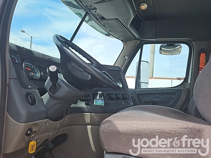 2019-freightliner-cascadia-125-image-9