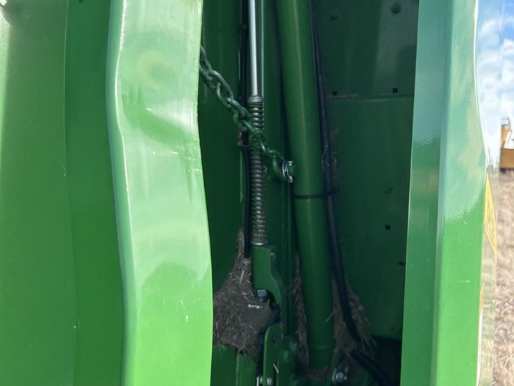 2019-john-deere-560m-image-25