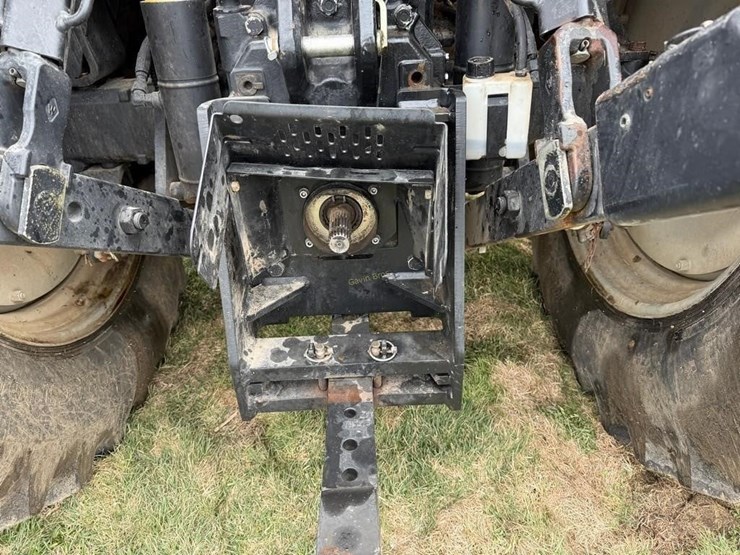 2014-case-ih-mx140-mfwd-tractor-image-12