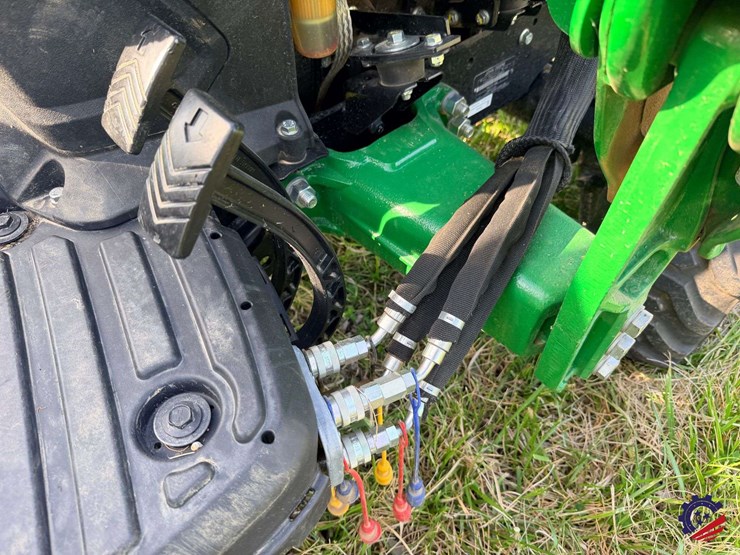 2025-john-deere-1023e-image-52