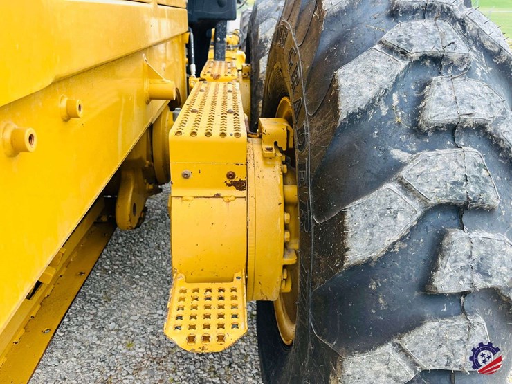 2010-caterpillar-120m-image-70