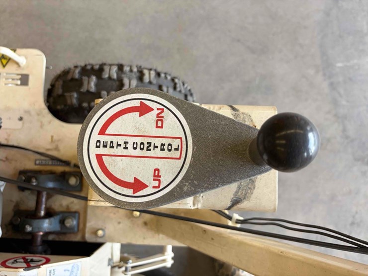 edco-gas-trencher-image-7