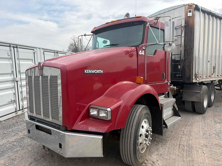 2010-caterpillar-c13-image-1