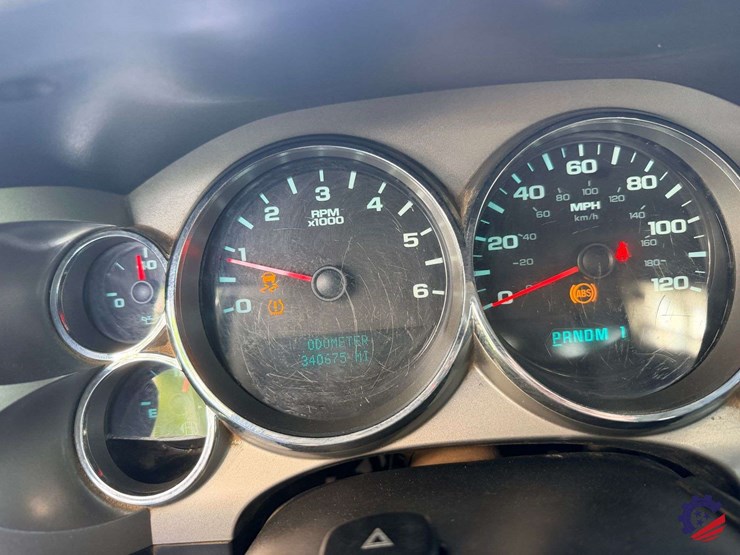 2012-chevrolet-silverado-2500hd-image-38