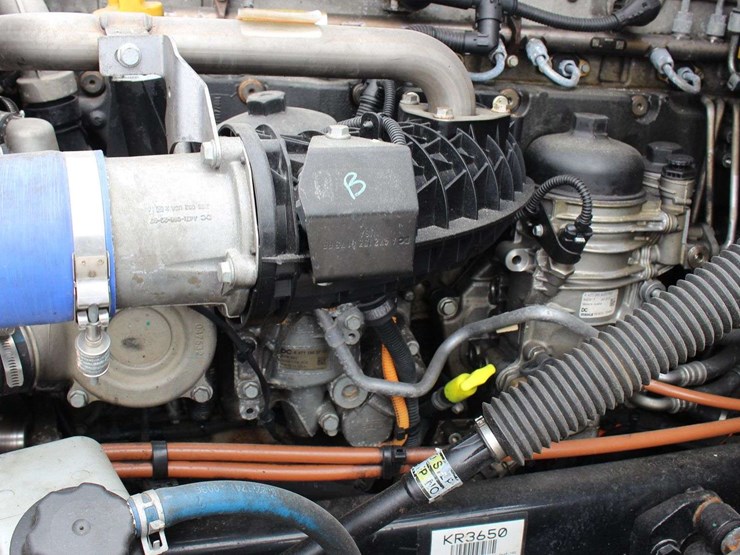 2019-freightliner-cascadia-126-image-19