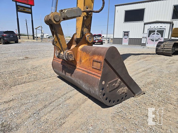 2020-caterpillar-326-image-11