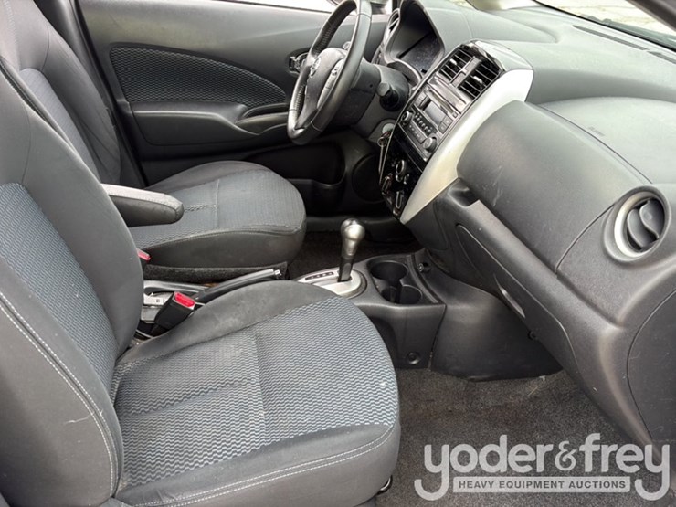 2015-nissan-versa-image-27