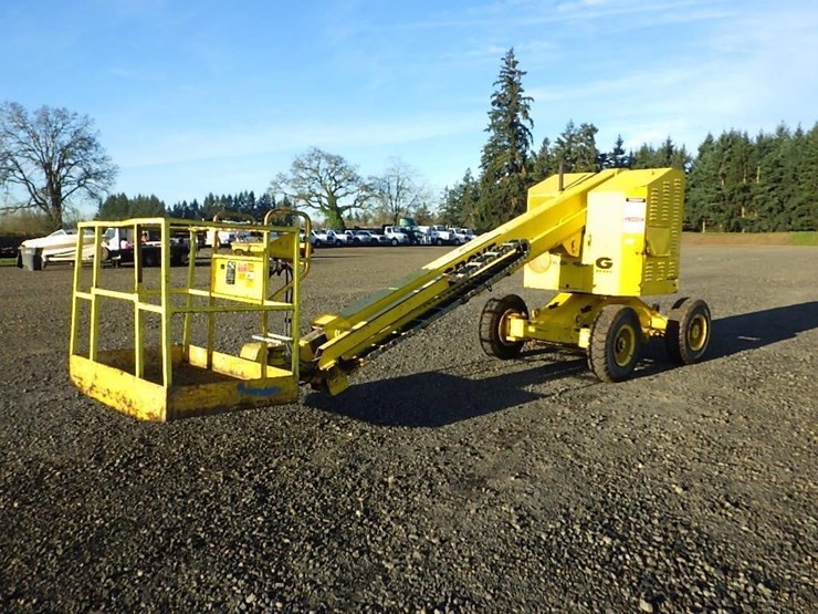 grove-telescopic-boom-lift-image-1