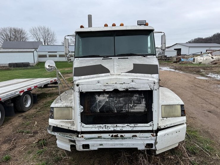 1988-white-gmc-volvo-manure-truck-image-2