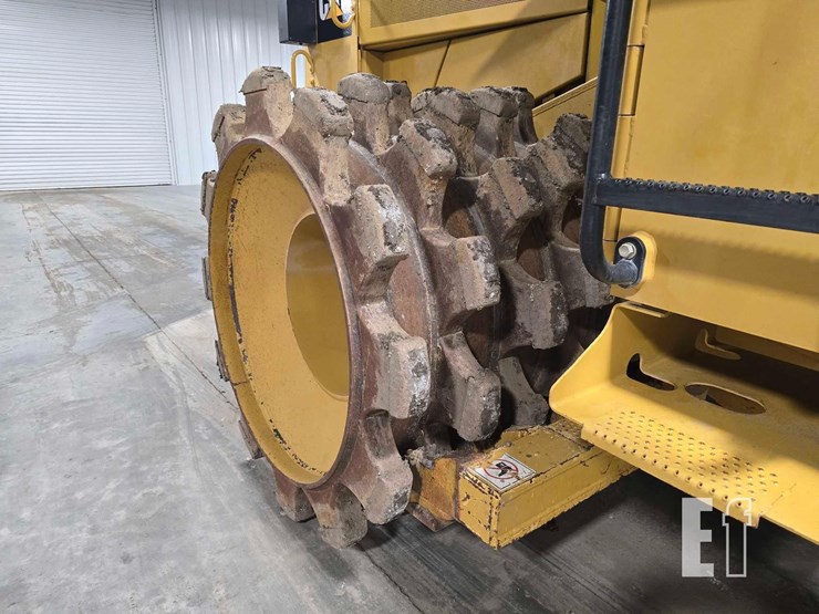2015-caterpillar-815f-2-image-18