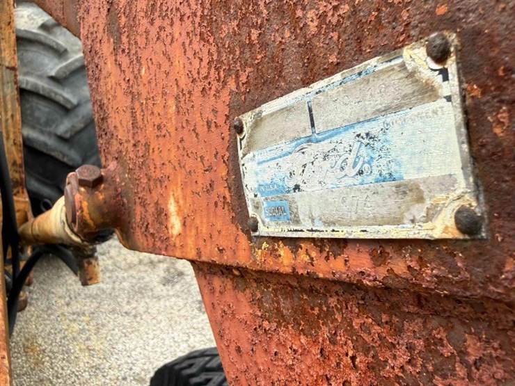 1974-ford-4000-image-3