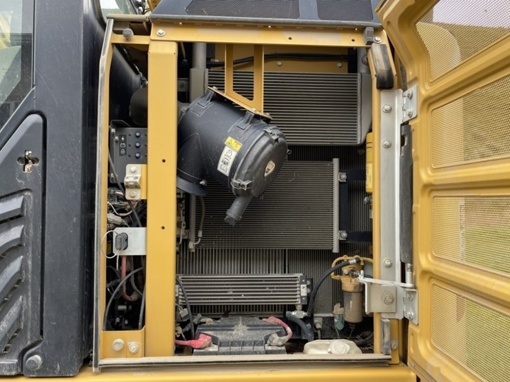 2013-caterpillar-320e-image-26