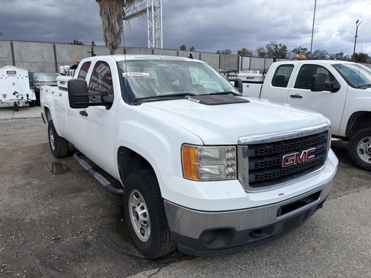 2012-gmc-sierra-2500-image-2