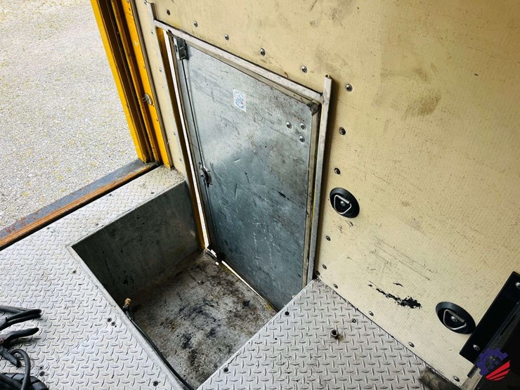 2009-gmc-savana-s/a-enclosed-roadside-service-truck-image-68