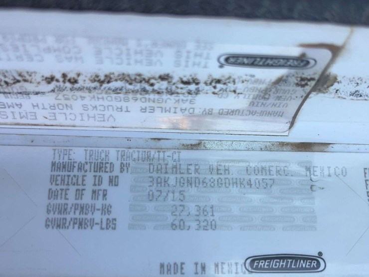 2015-freightliner-122sd-image-4