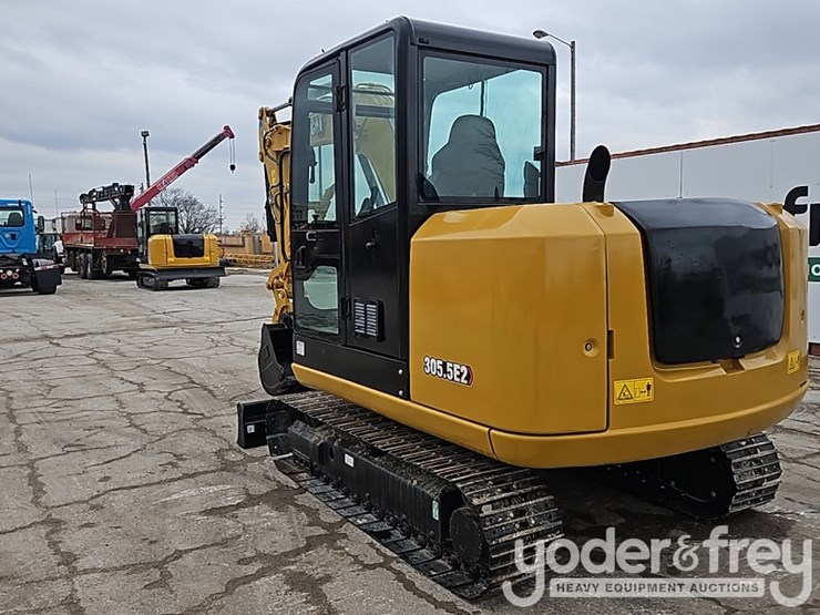 2018-caterpillar-305.5-image-4