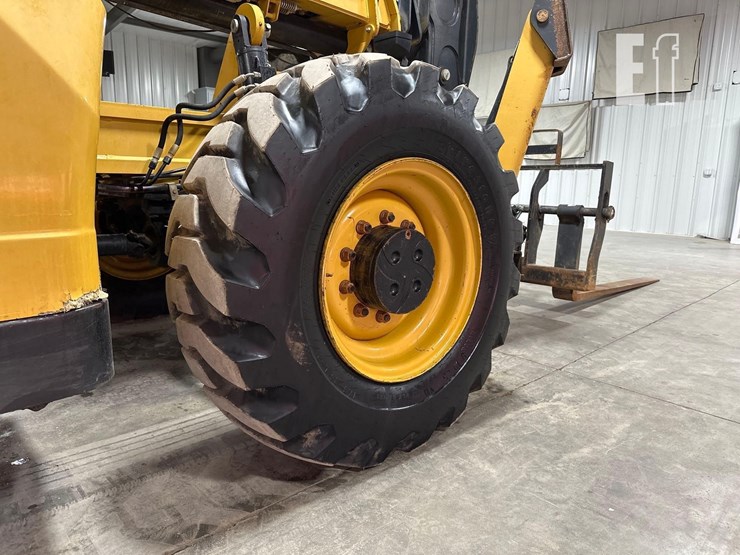 2014-caterpillar-tl1055c-image-25