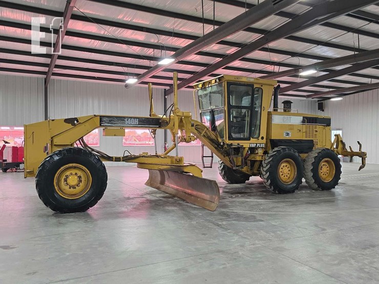 2005-caterpillar-140h-image-1