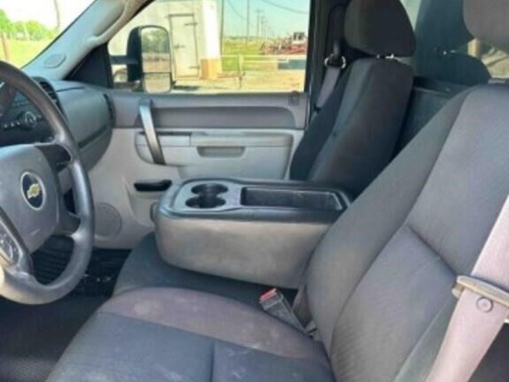 2011-chevrolet-2500-image-29