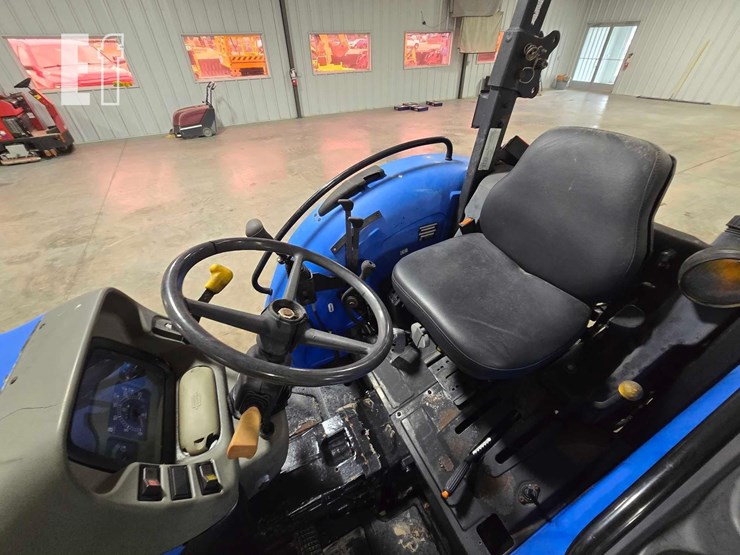 new-holland-tn75a-image-11