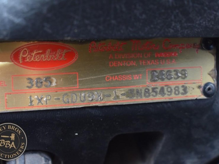 2005-peterbilt-385-image-48