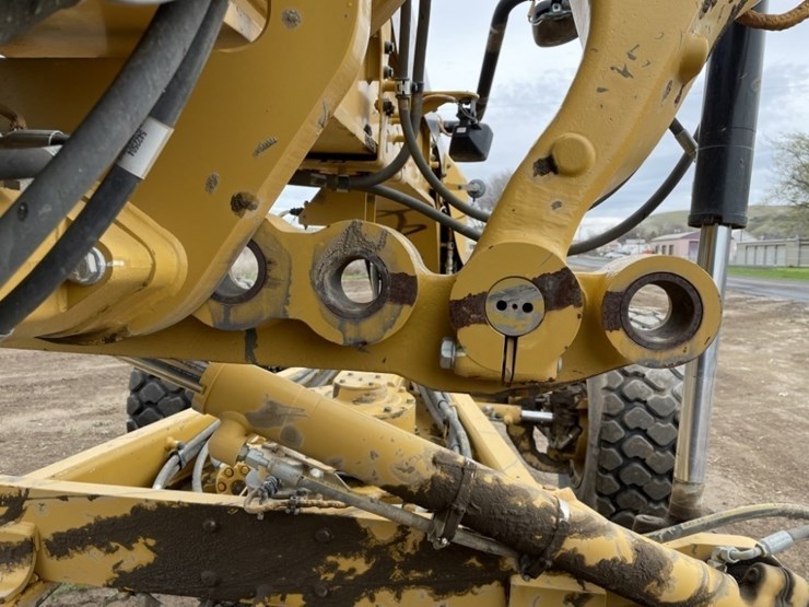 2018-caterpillar-12m3-awd-image-21