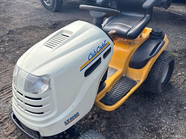 cub-cadet-lt1050-image-1