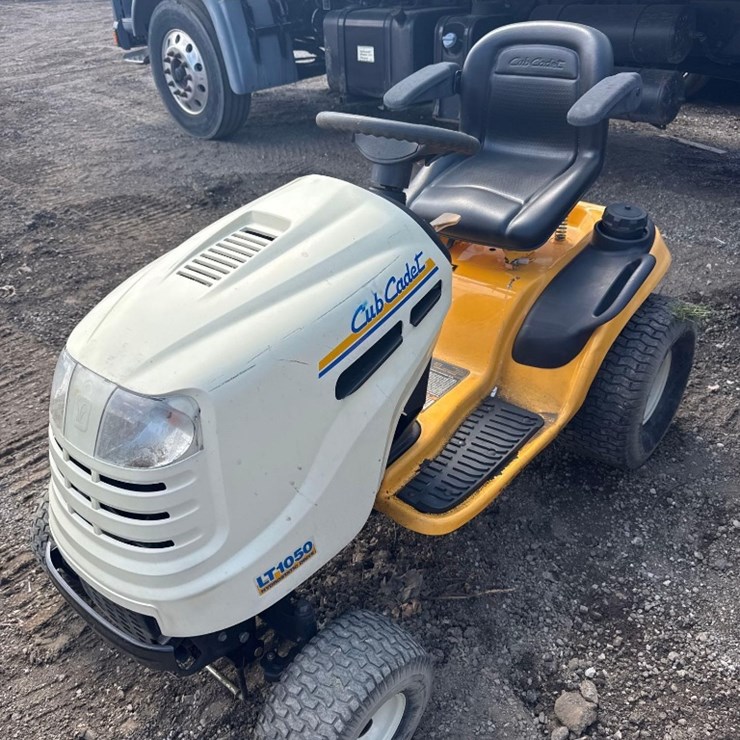 CUB CADET LT1050