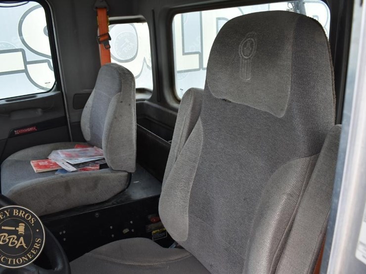 2013-kenworth-t660-image-34