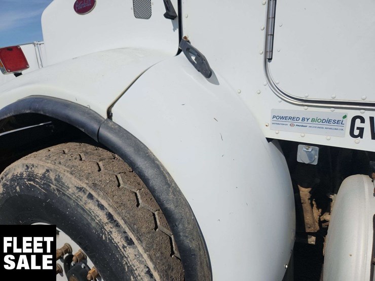 2004-peterbilt-330-image-43