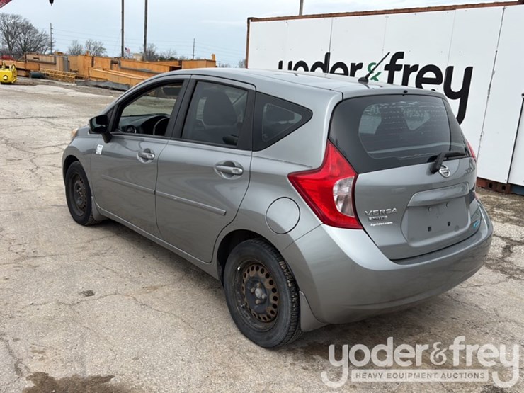 2015-nissan-versa-image-4