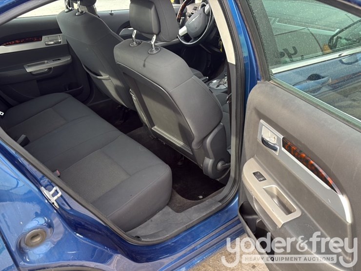 2010-chrysler-sebring-image-25