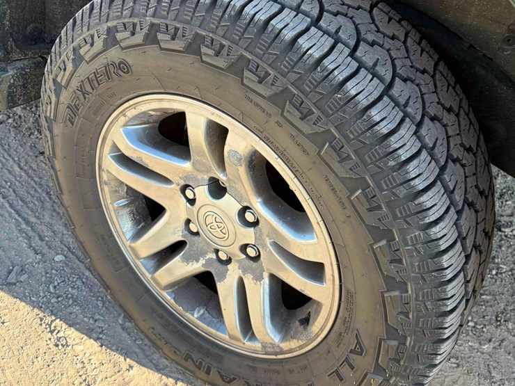 2004-toyota-sequoia-image-8