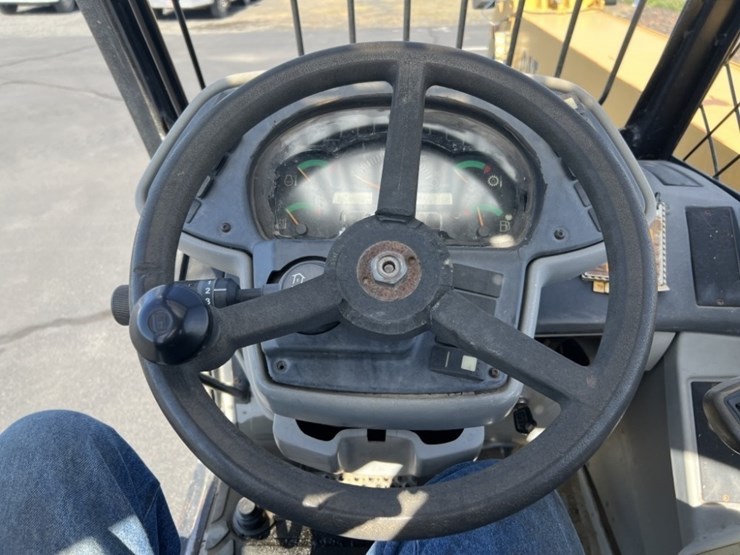 2013-caterpillar-th560b-image-23