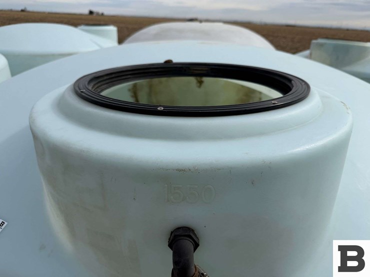 1550-gallon-round-poly-fertilizer-tank-image-2