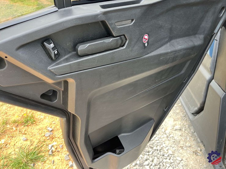 2026-can-am-defender-limited-hd11-triple-image-83