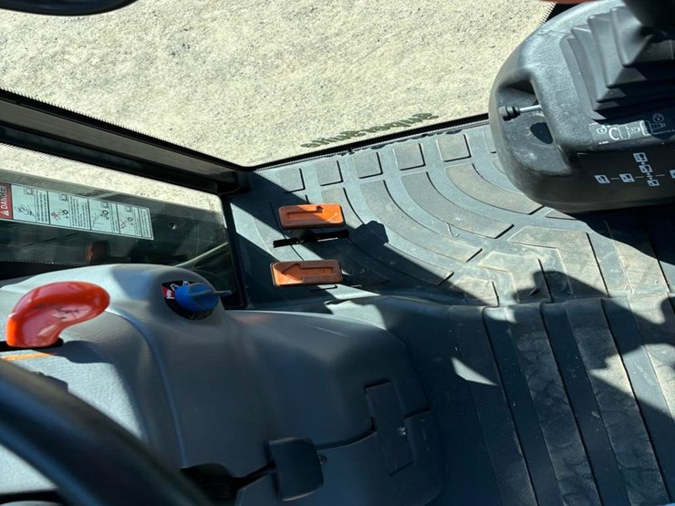 new-holland-t2320-image-22